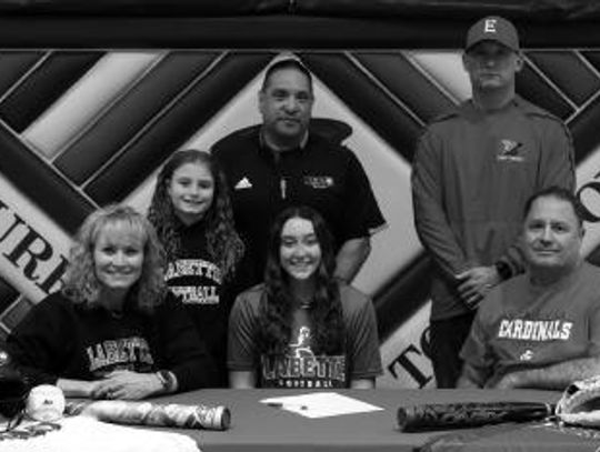 Palmer Playing Softball For The Labette Cardinals