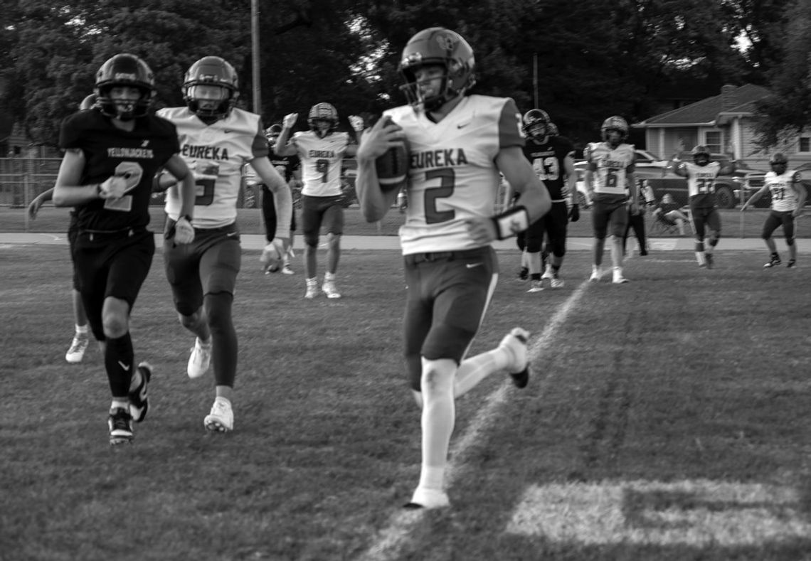 Eureka Claimed 44-14 Victory Over Fredonia