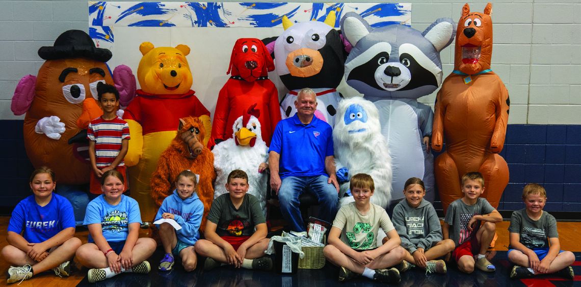 Students Presented Hoyt With Appreciation Gifts At Monthly Board Meeting; Special Morning Message